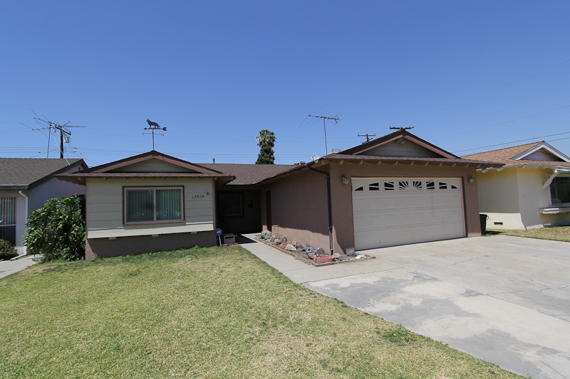 13619 Barlin, Downey, CA